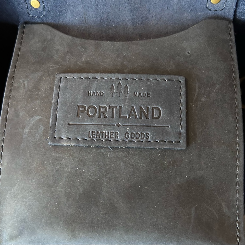 Portland Leather Goods Medium Crossbody Tote Deep Water Blue Leather Bag - Picture 4 of 6